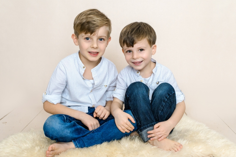 Neugeborenenfotografie Würzburg, Geschwisterbilder