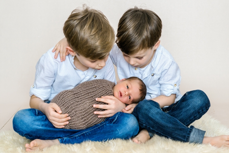 Neugeborenenfotografie Würzburg, Geschwisterbilder